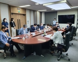 간담회